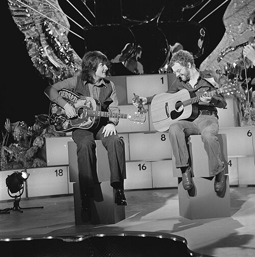 Stuck in the Middle with You - Stealers Wheel - Gerry Rafferty wrote it as a Dylan parody
