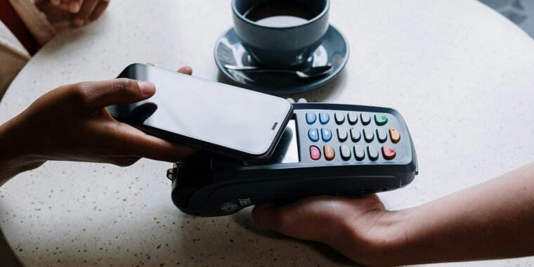 Brands With a History of Pulling Cloud Support