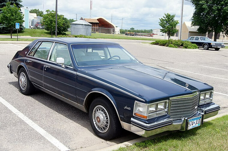 28. Cadillac Seville - 6,988 dollár