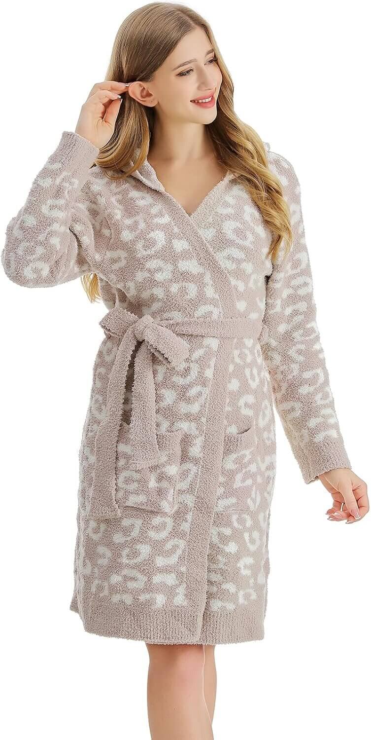Bearberry Cozy Robe - Lightweight Plush Bathrobe with Pockets for Women 