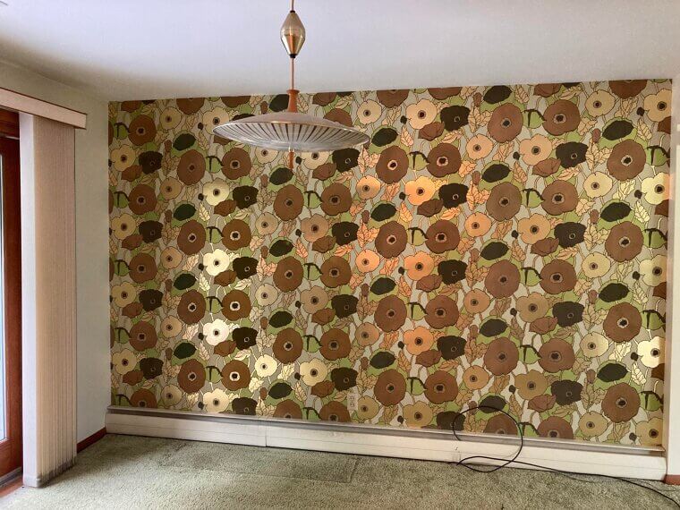 Flocked Wallpaper Made Dining Rooms Feel Theatrical