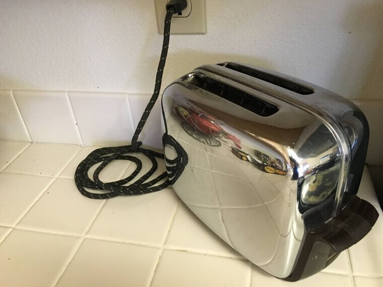 This 1950s Toaster Outlasted Everything Since