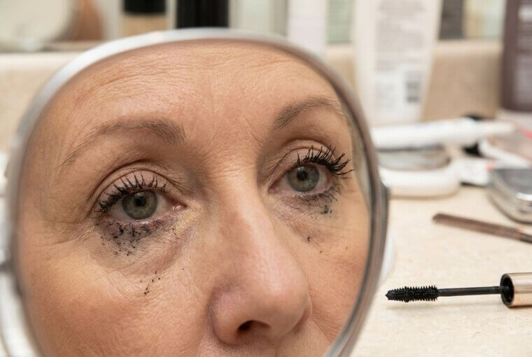 The Mascara Habit That Clumps and Flakes