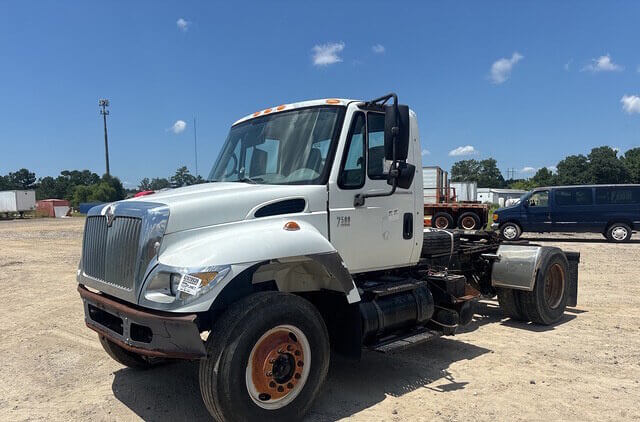 2003 International 7500 Cab and Chassis