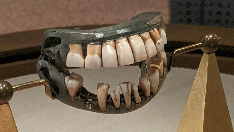 George Washington pode ter comprado um conjunto de dentes