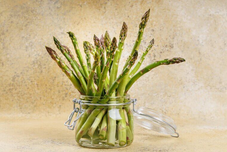 Stand Asparagus Spears Upright In A Glass Jar With An Inch Of Water So They Continue Drinking