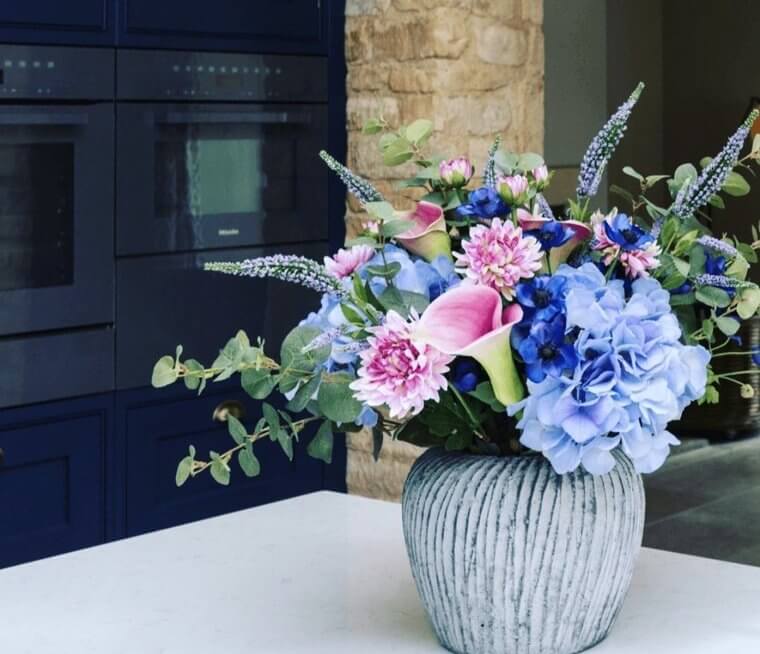 Better Opt for Fresh Flowers Instead of Fake Plants