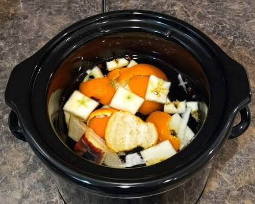 Naturally Deodorize Your Home by Diffusing Water and Citrus Peels