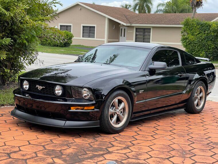 26. 2005 Mustang GT