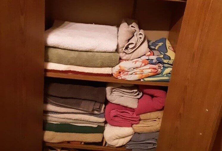 Keep Linens Smelling Good by Putting Dryer Sheets in the Closet
