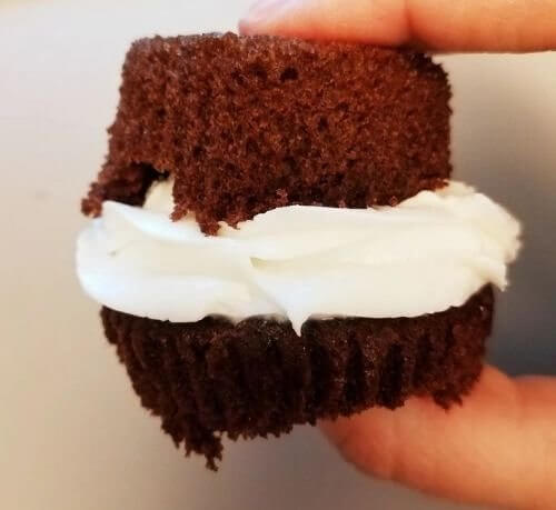 Die Unkomplizierte Art, Einen Cupcake Zu Essen