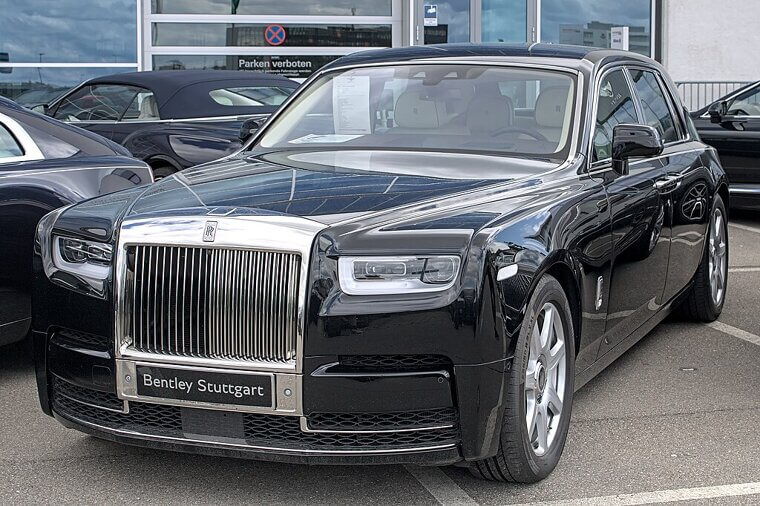 Luxury Cars: Black (25%)