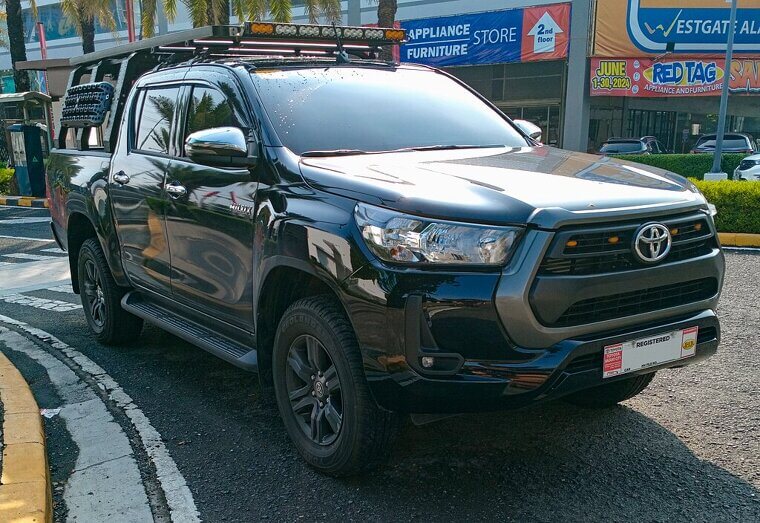 Pickup Trucks: Black (17%)