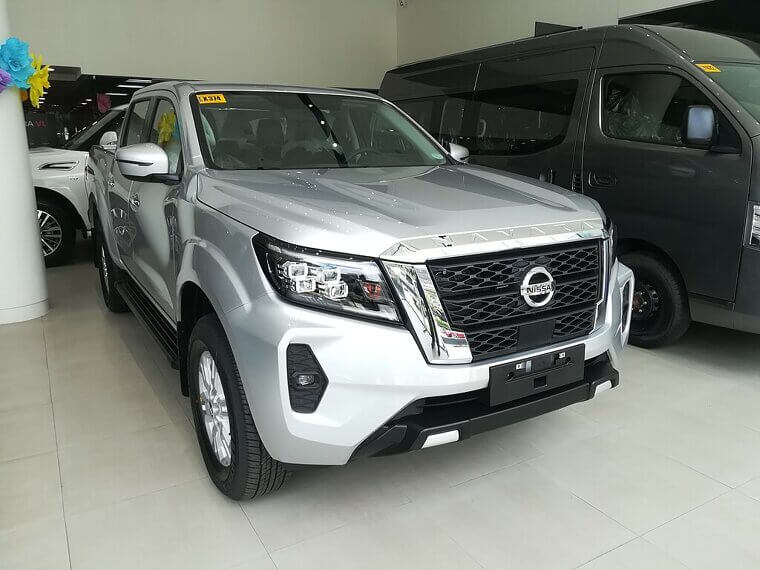 Pickup Trucks: Silver (12.5%)