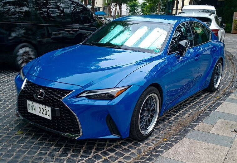 Luxury Cars: Blue (11%)