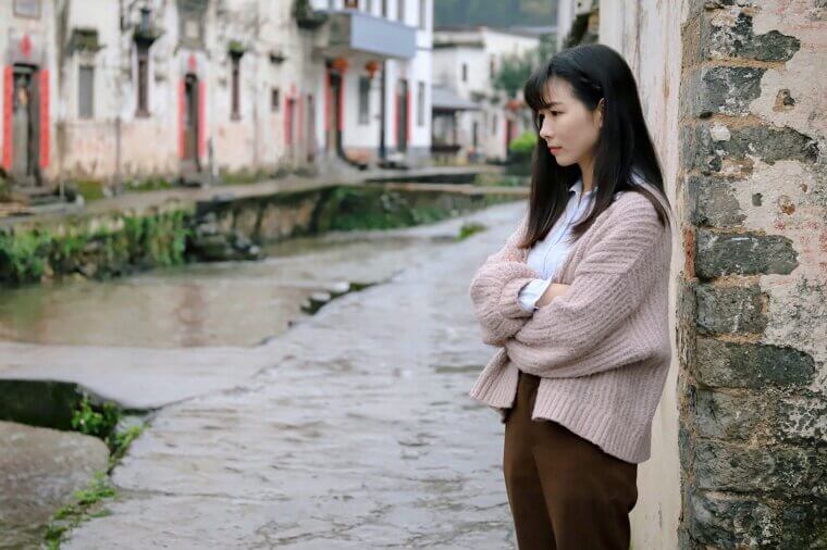 Earth Signs: Slow Burn and Silent Walls