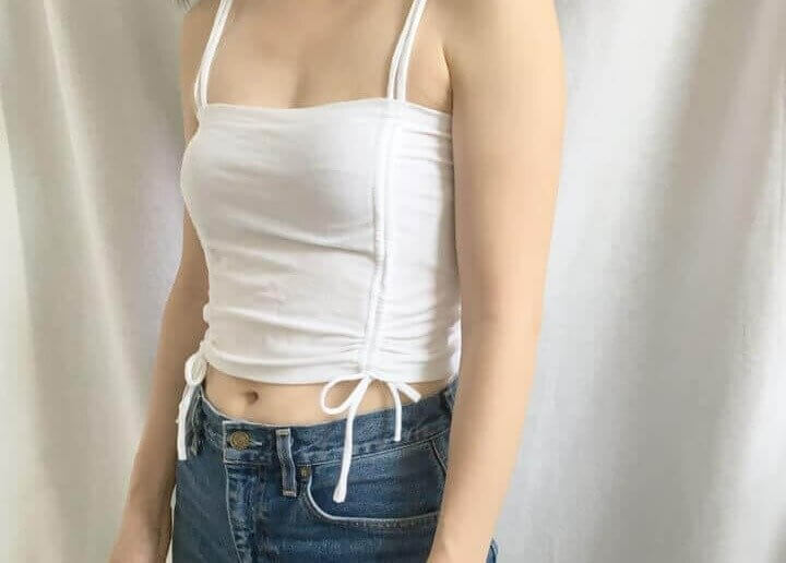 Realizza una canotta cropped con dettagli increspati