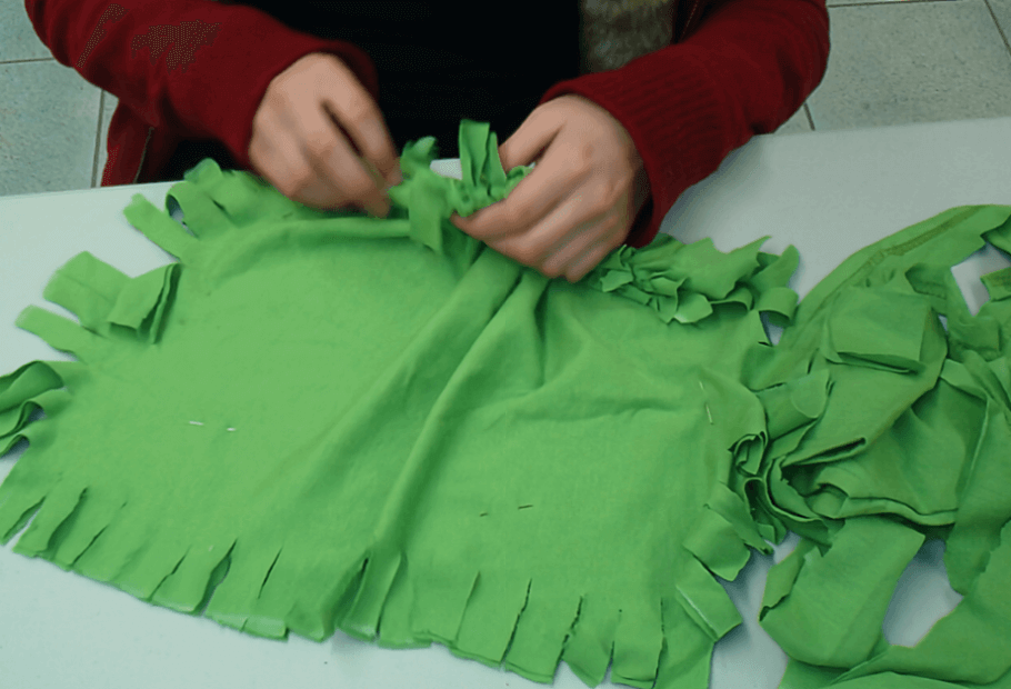 Como transformar roupas velhas em peças novas e elegantes