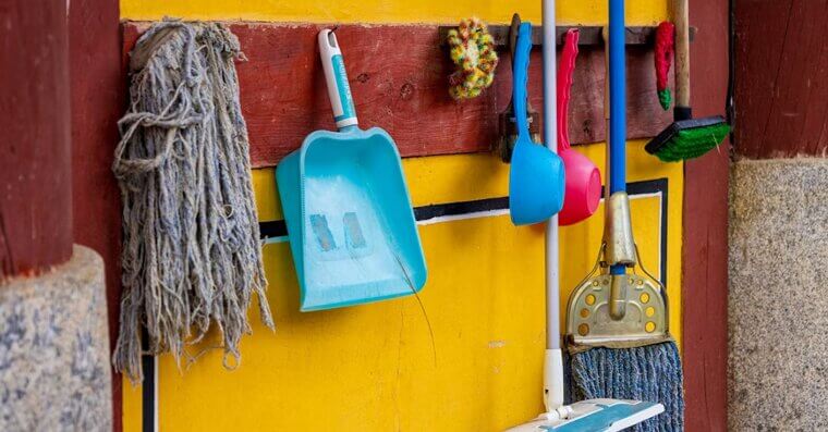 Letting Cleaning Supplies Get Grimy