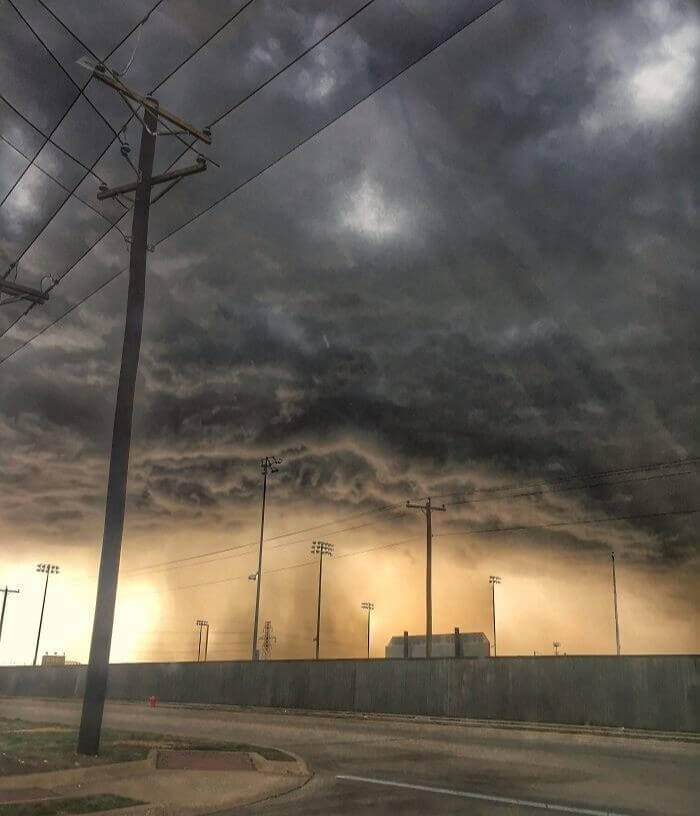 "E Os Céus Se Abriram, E A Chuva Caiu"