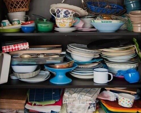 Mismatching Pieces of Kitchen Hardware