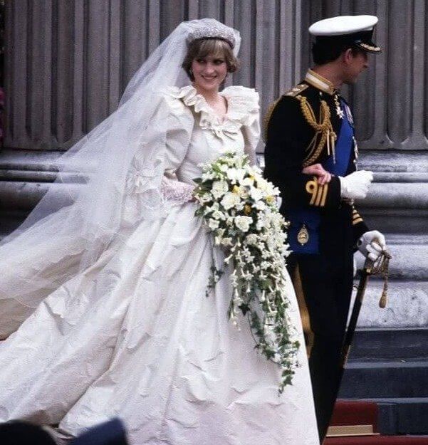 Prinzessin Dianas zerknittertes Hochzeitskleid