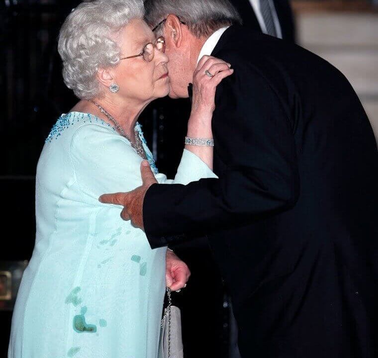 Das verfleckte Kleid der verstorbenen Königin