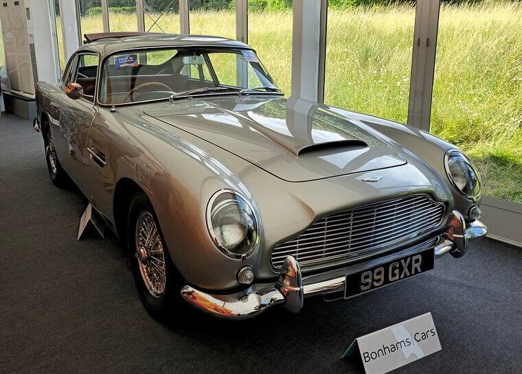 Aston Martin DB5 (1963–1965)