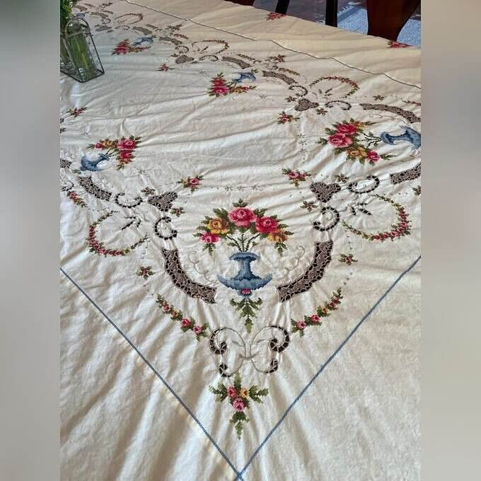 Vintage Linens and Embroidered Tablecloths