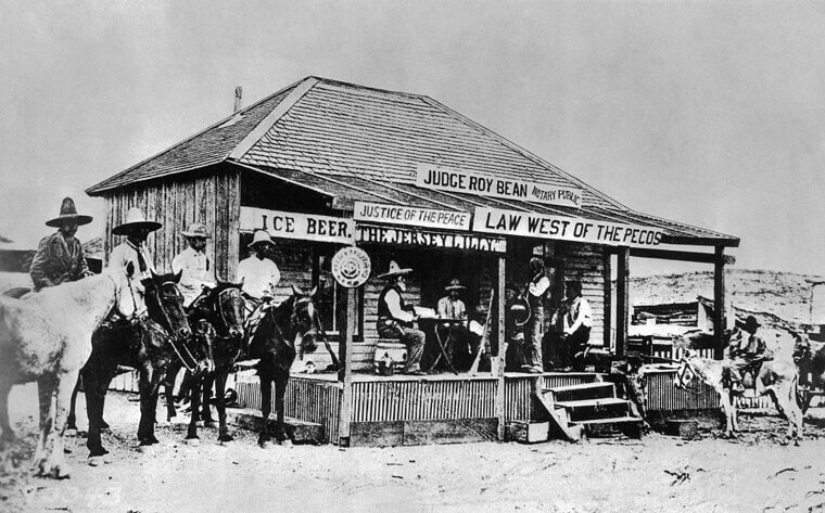 The Building That Was Both a Saloon and a Courthouse