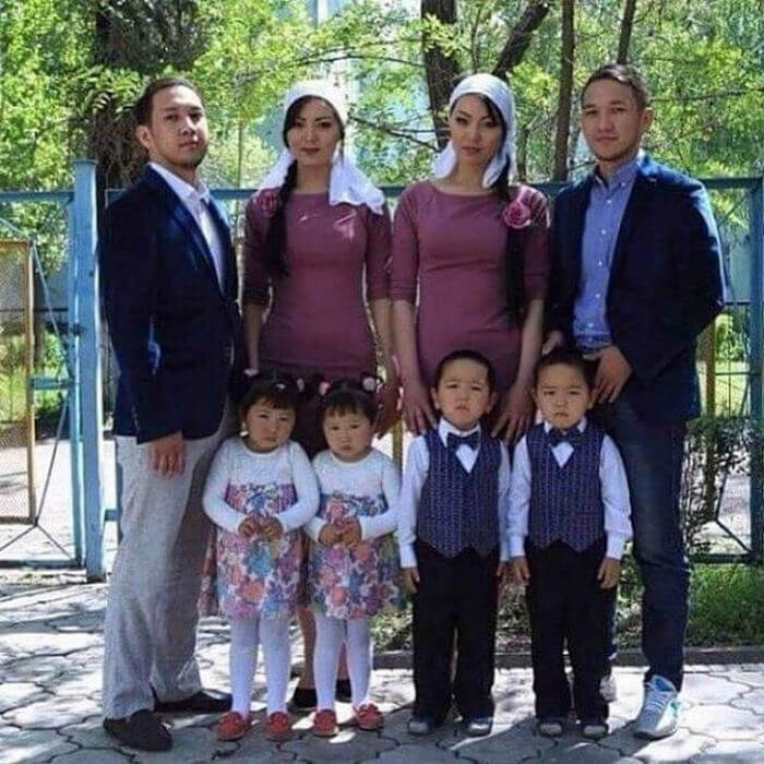 Two Sets Of Identical Twins Married And Had Identical Twins