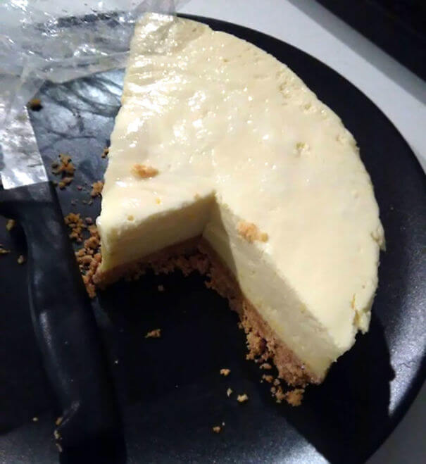 Whoever Cuts A Cake Like This Is Being Kicked Out Of The House