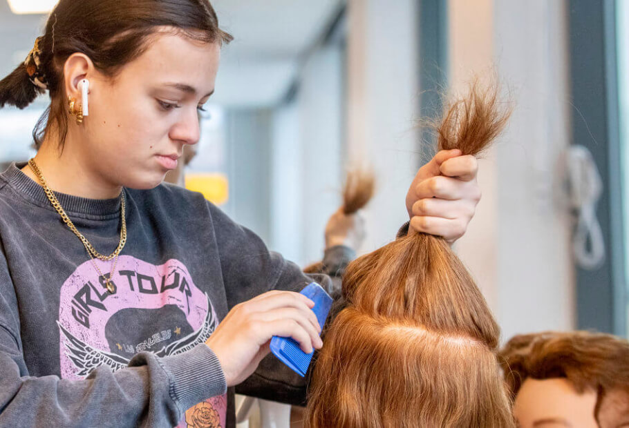 髪の成長を促し、薄毛を予防する、あまり知られていないコツとヒント