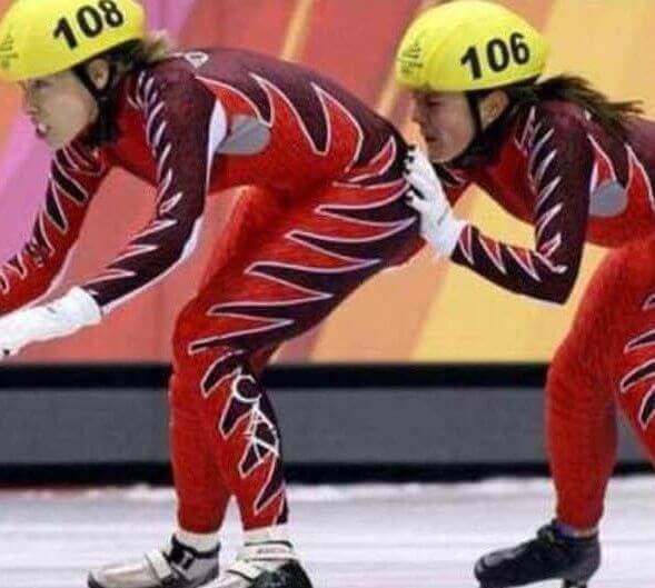 106番の選手はなんだかコソコソした動きをしてるなぁ