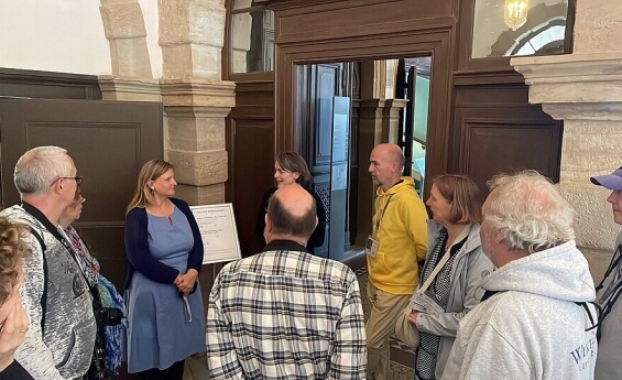 Why Large Group Tours Ruin the Travel Experience