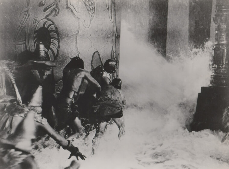 Три актера погибли во время сцены потопа в фильме "Ноев ковчег