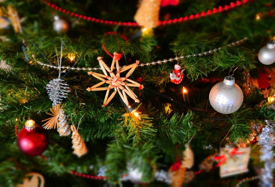 Christmas Decor That Turns Homes From Classy to Tacky