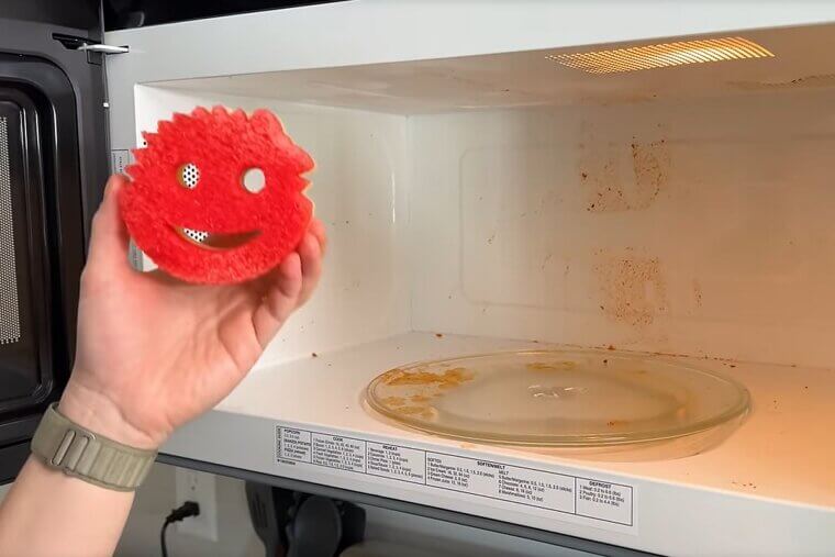 Microwave “Self-Cleaning” With Vinegar Steam