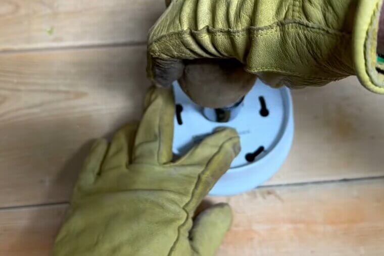 Using a Potato to Remove Broken Lightbulbs
