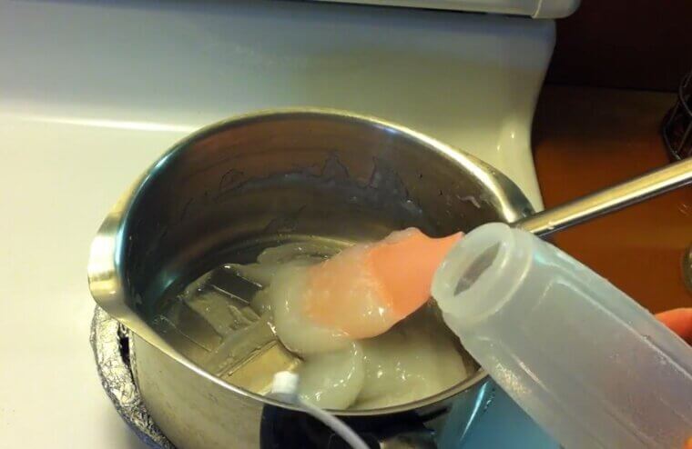 DIY Bleach Pen With Cornstarch and Bleach