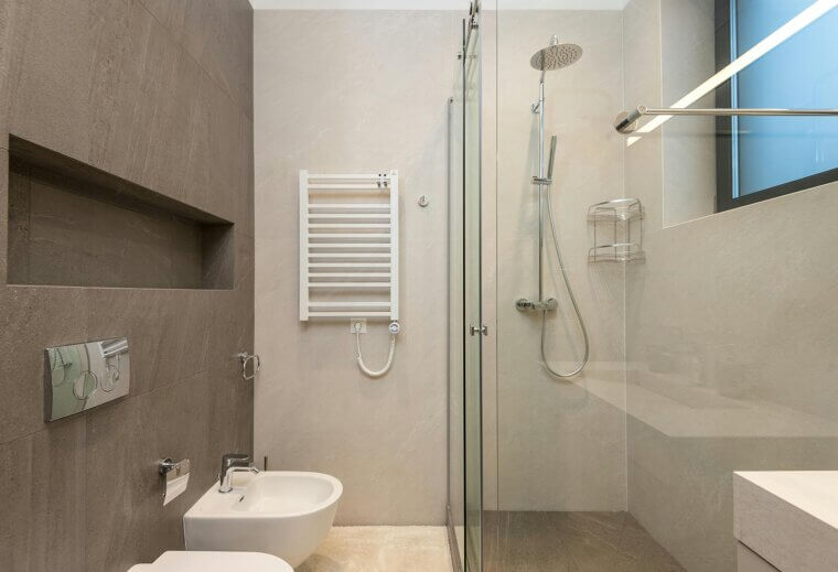 Minimalist Shower Spaces