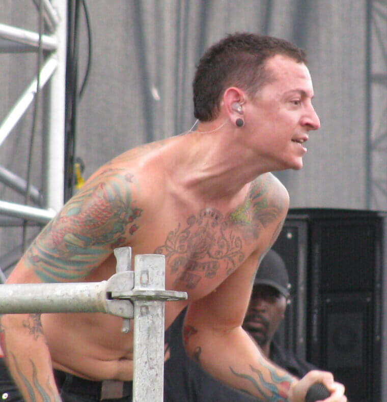 Chester Bennington (Linkin Park) - Working at a Fast Food Counter and Living in a Sparse Phoenix Flat