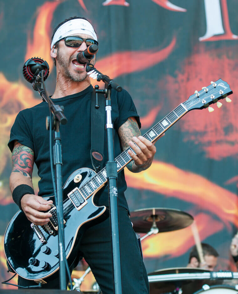 Sully Erna (Godsmack) - Navigating Impoverished Streets and Odd Jobs in Lawrence, Massachusetts