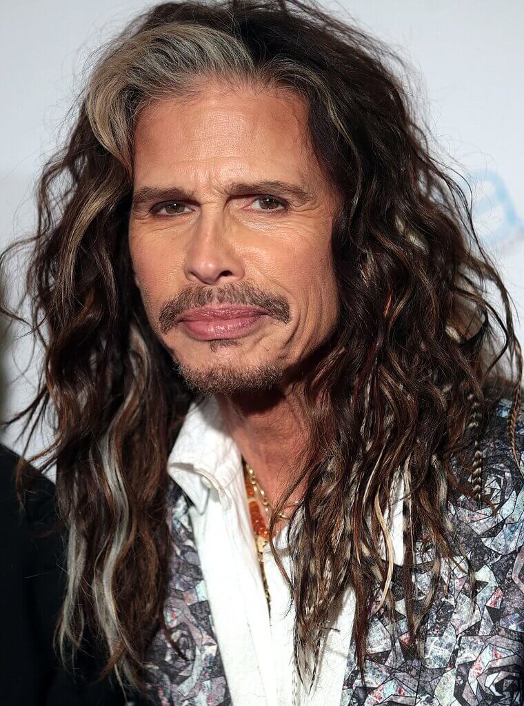 Steven Tyler Ties Dozens of Colorful Scarves to His Microphone Stand for Good Luck