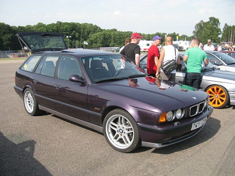 BMW M5 Touring (E34)