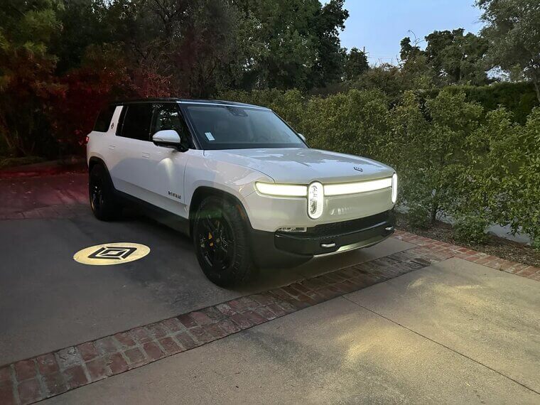 Rivian R1S