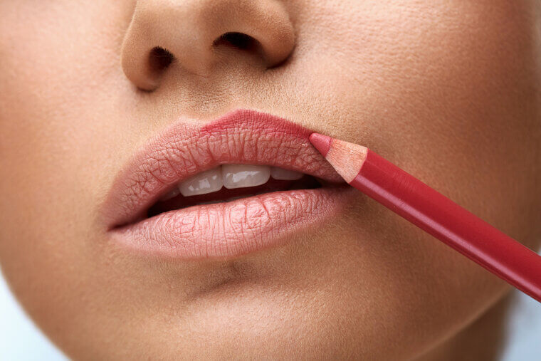 The Lip Contouring Trick That Gives the Illusion of Fullness