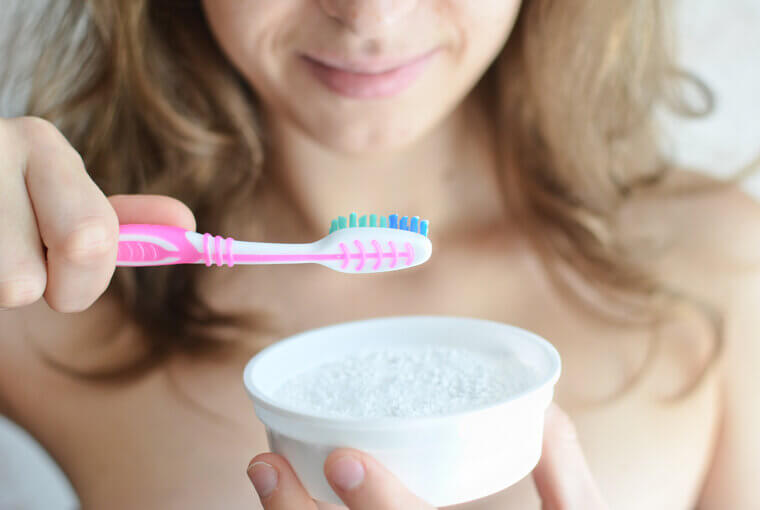 Using Baking Soda to Lift Away Stubborn Tooth Stains