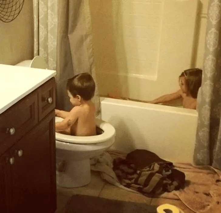 Sibling Bath Time