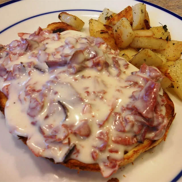 Creamed Chipped Beef on Toast (SOS)